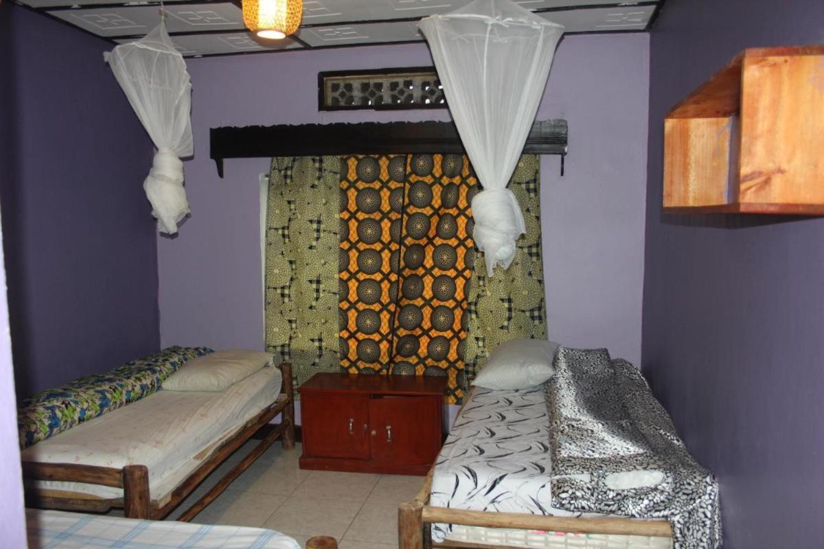 Room In Bb - Amahoro Guest House - Triple Room With Shared Bathroom Рухенгери Экстерьер фото